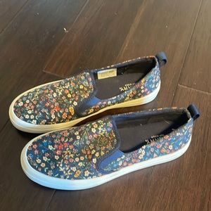 Navy Sperry loafers. Floral pattern. Size 9.5